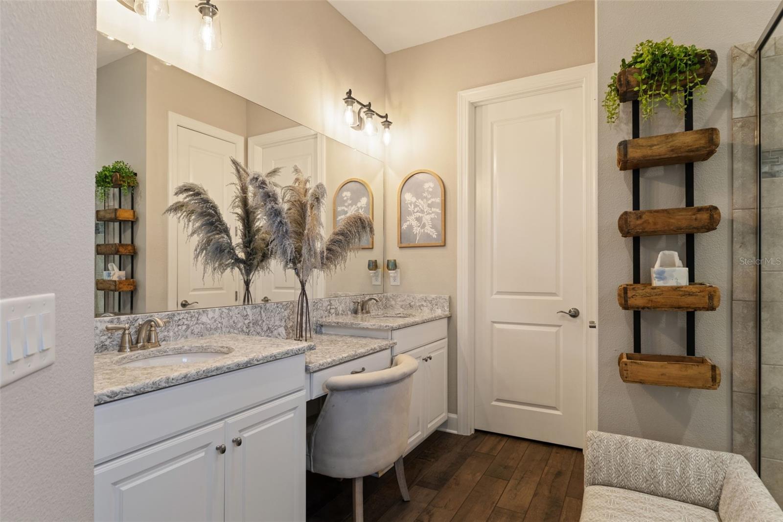 Listing photo id 34 for 11295 Juglans Drive