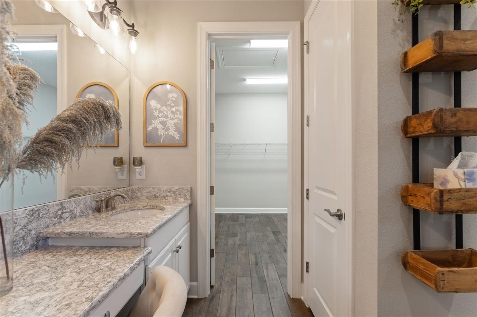 Listing photo id 35 for 11295 Juglans Drive