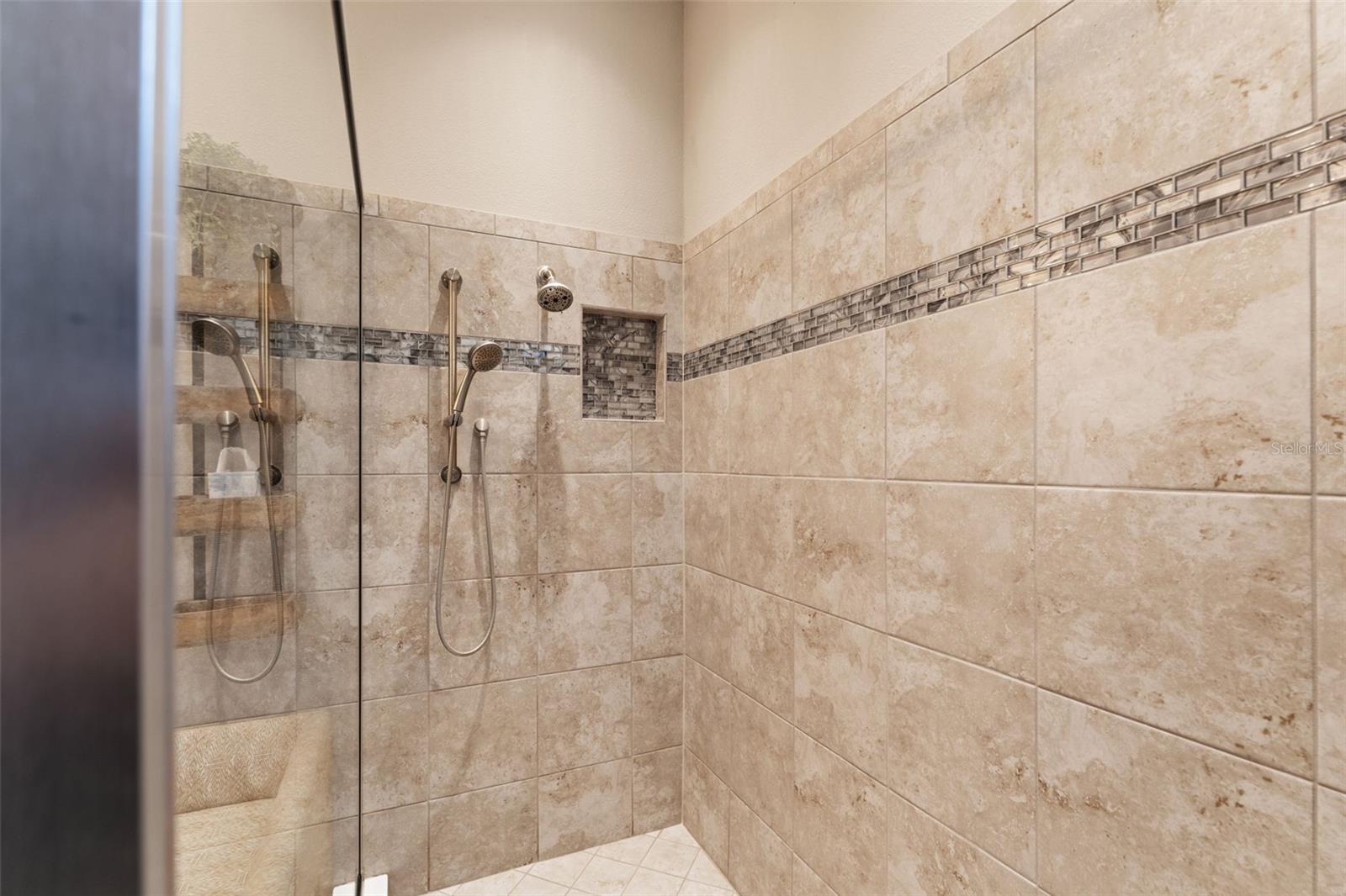 Listing photo id 36 for 11295 Juglans Drive