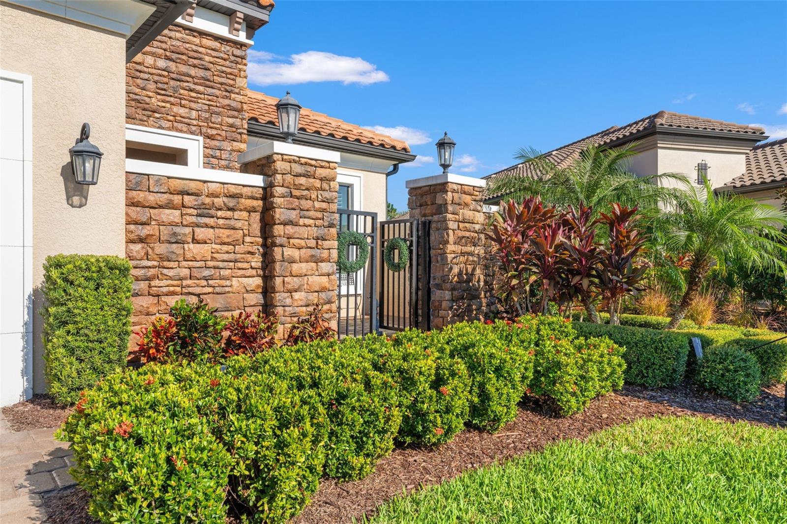 Listing photo id 2 for 11295 Juglans Drive