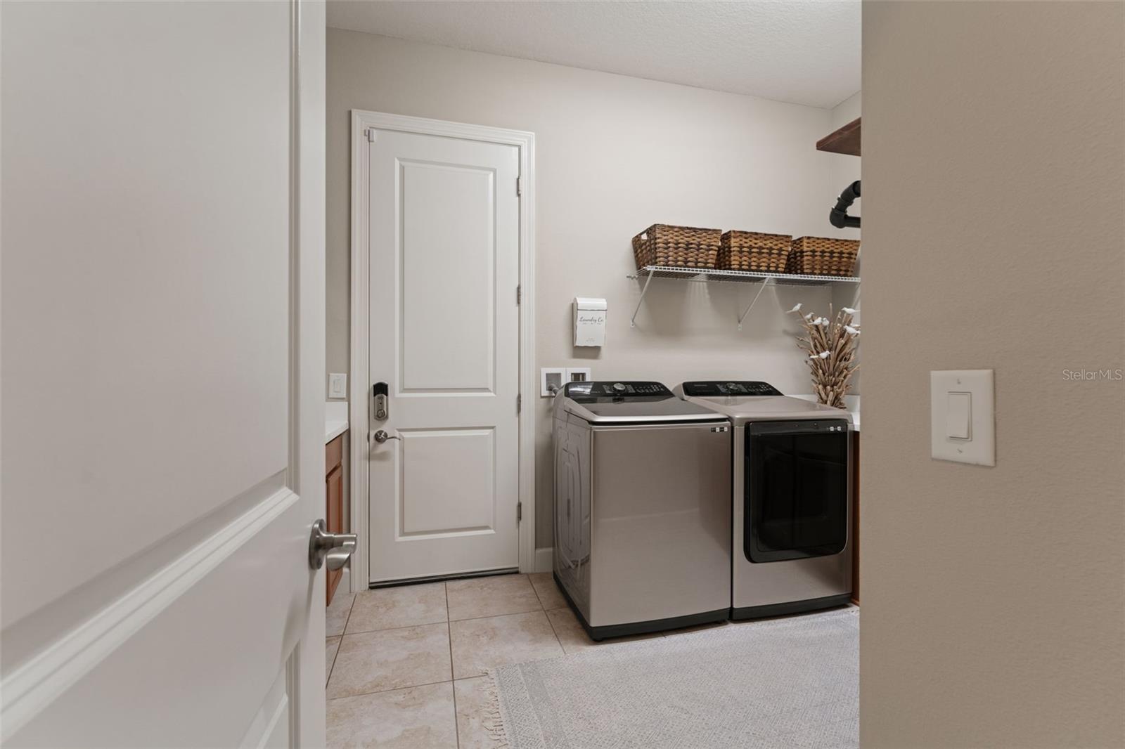 Listing photo id 44 for 11295 Juglans Drive