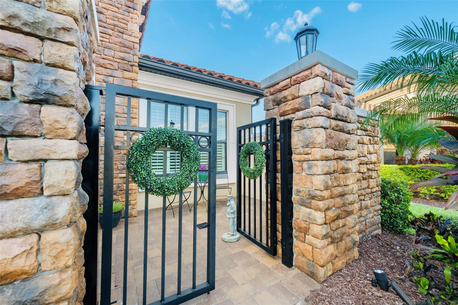 Listing photo id 3 for 11295 Juglans Drive