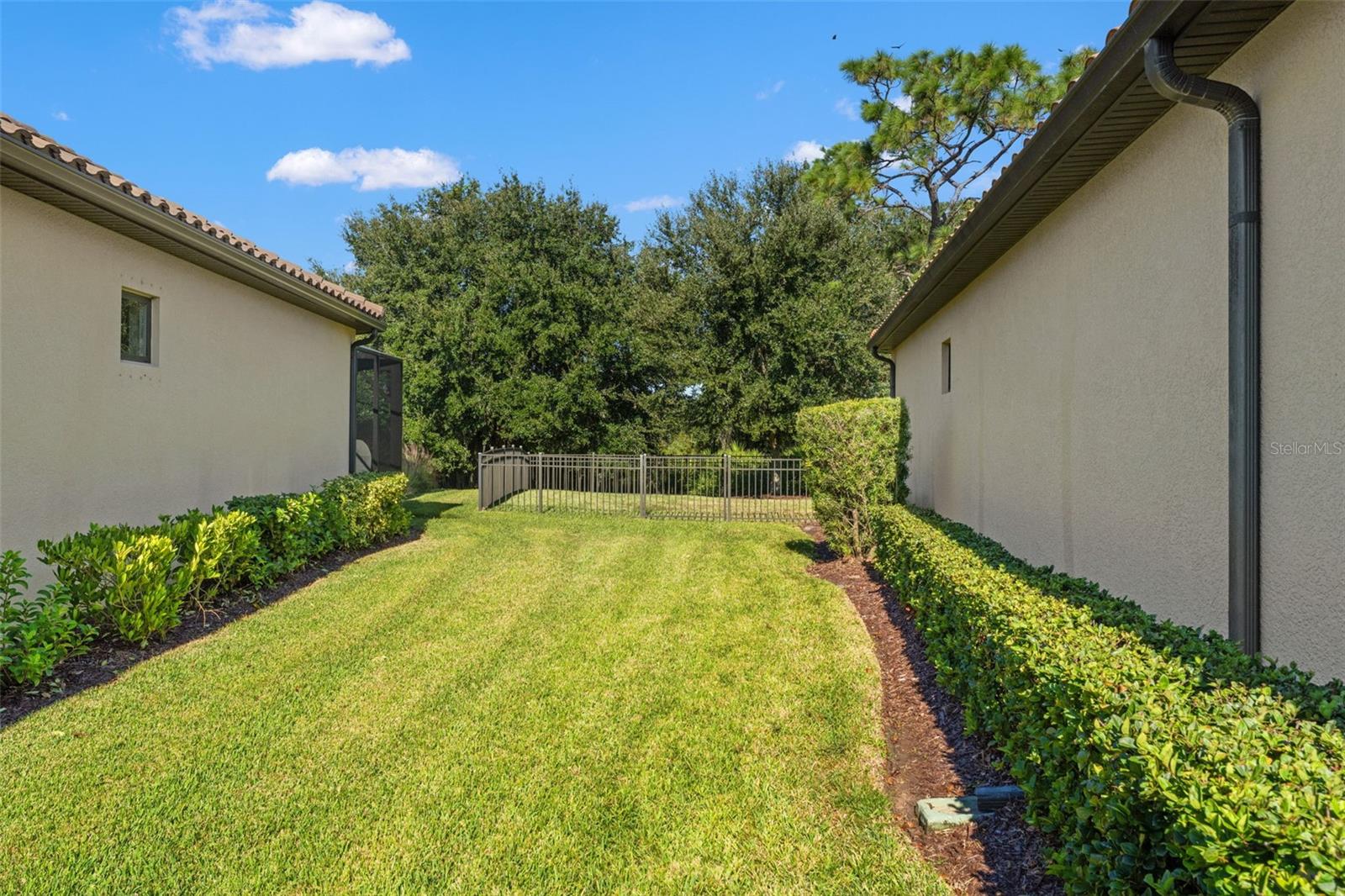 Listing photo id 58 for 11295 Juglans Drive