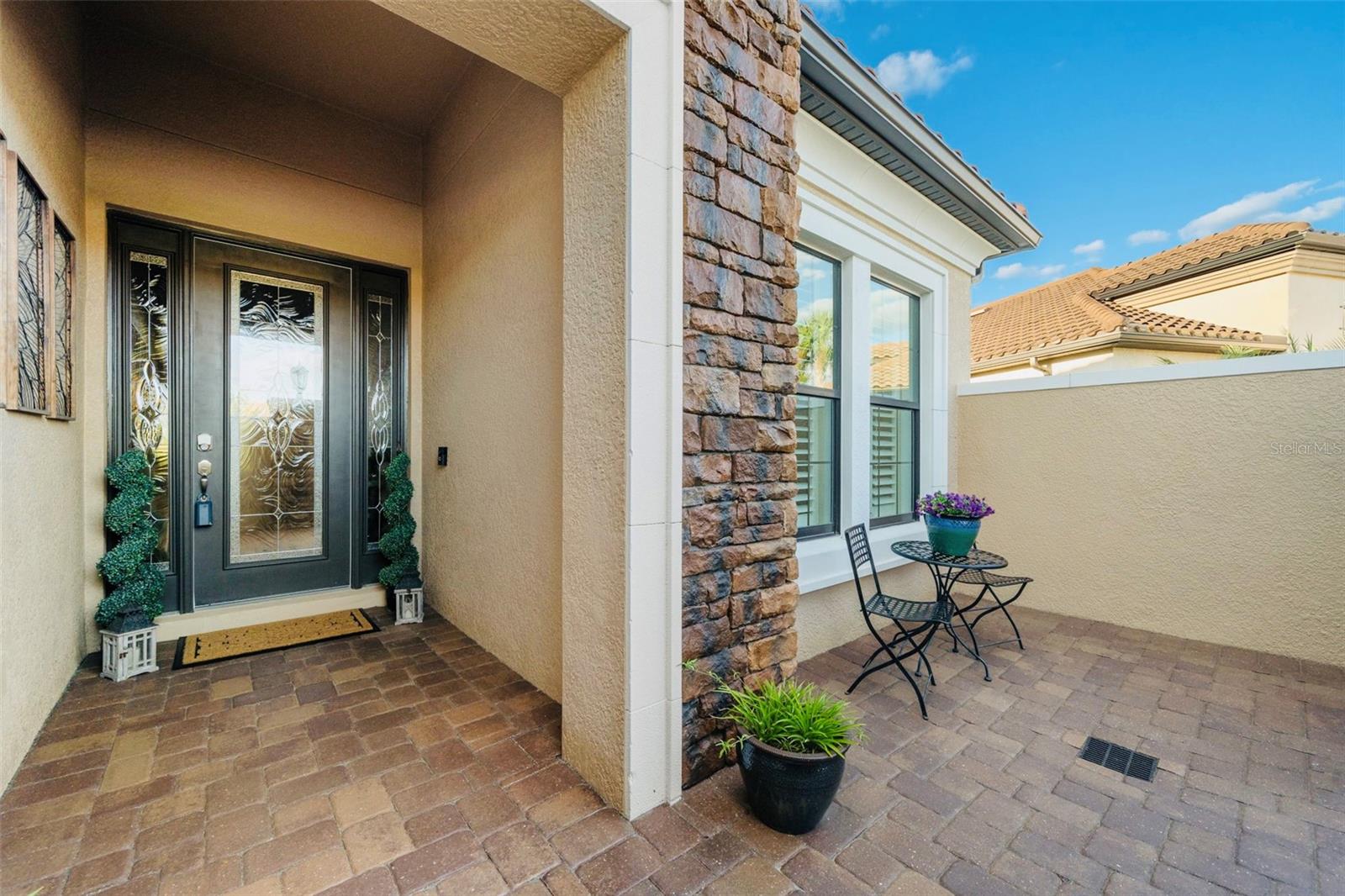 Listing photo id 5 for 11295 Juglans Drive