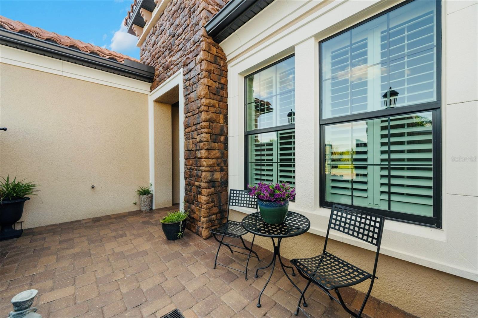 Listing photo id 73 for 11295 Juglans Drive
