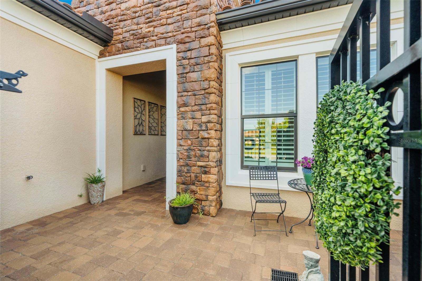 Listing photo id 74 for 11295 Juglans Drive