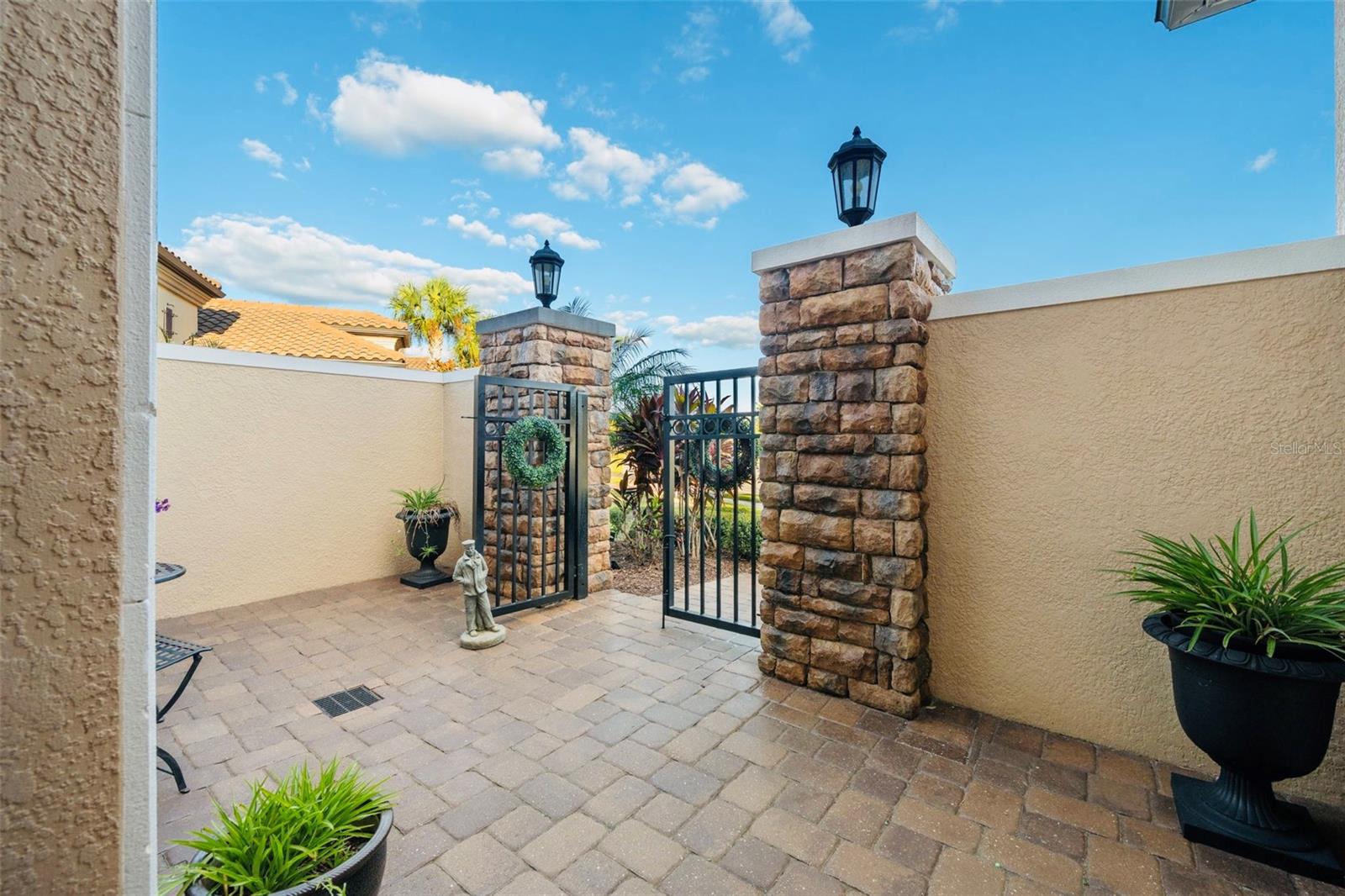 Listing photo id 6 for 11295 Juglans Drive