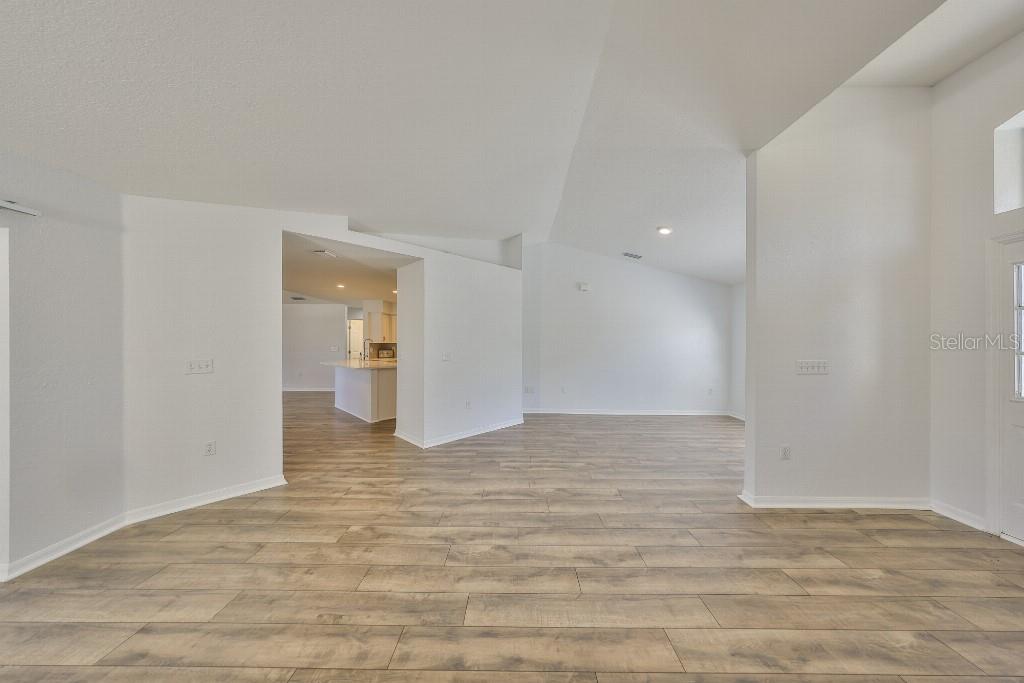 Image 10 of 44 For 1827 Kinsman Way