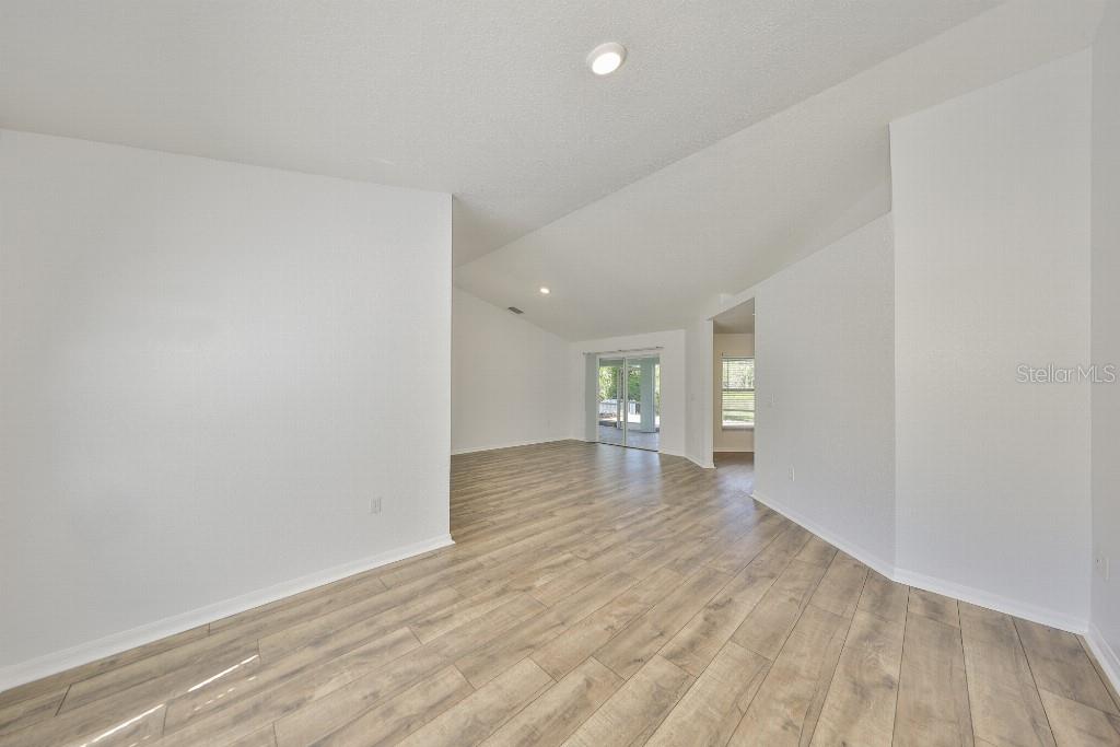Image 11 of 44 For 1827 Kinsman Way