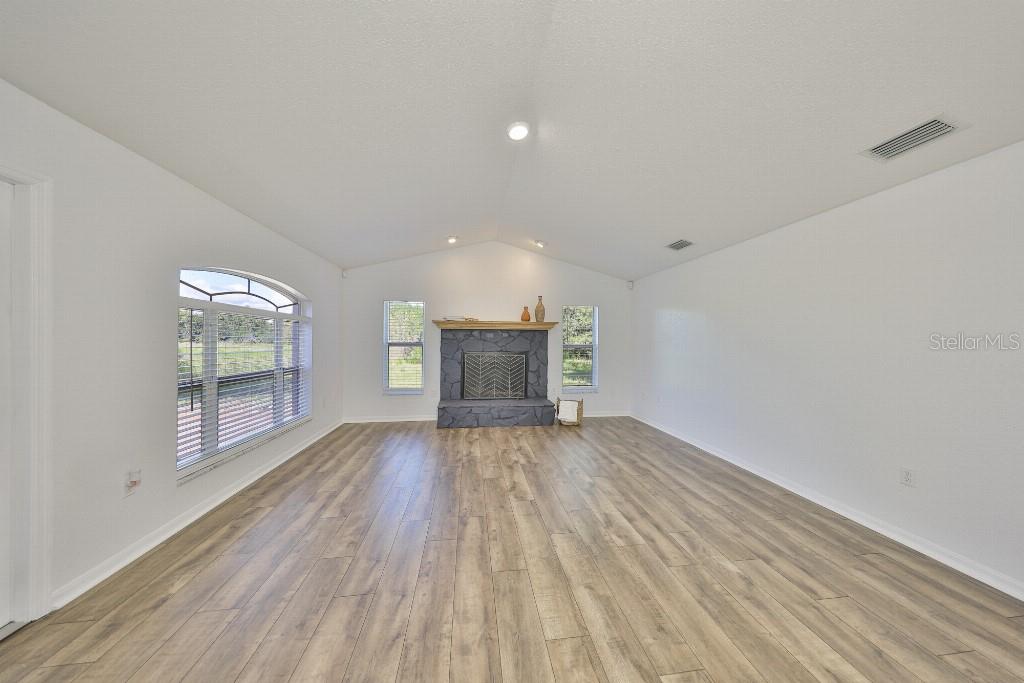Image 16 of 44 For 1827 Kinsman Way