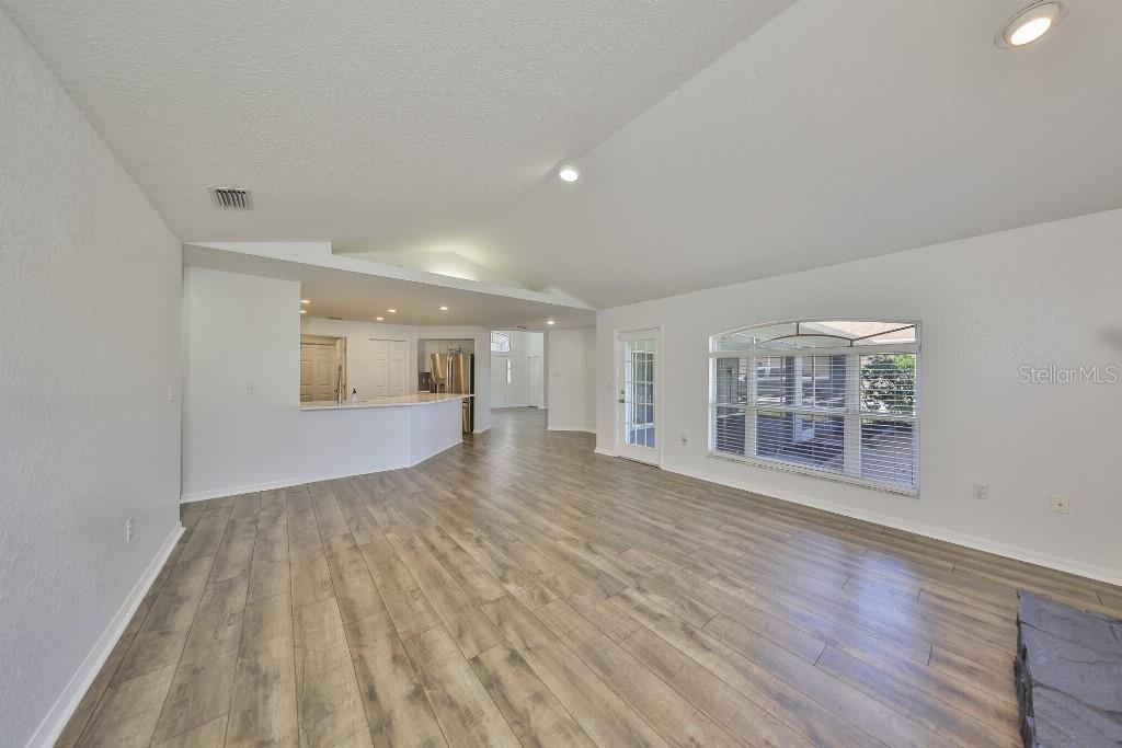 Image 18 of 44 For 1827 Kinsman Way