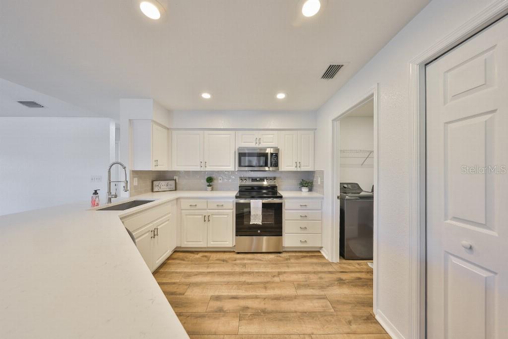 Image 23 of 44 For 1827 Kinsman Way