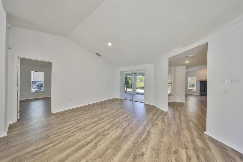 Image 7 of 44 For 1827 Kinsman Way