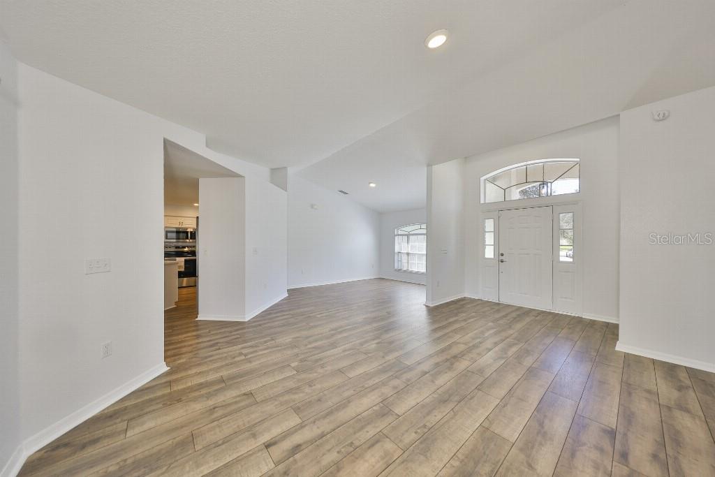 Image 9 of 44 For 1827 Kinsman Way