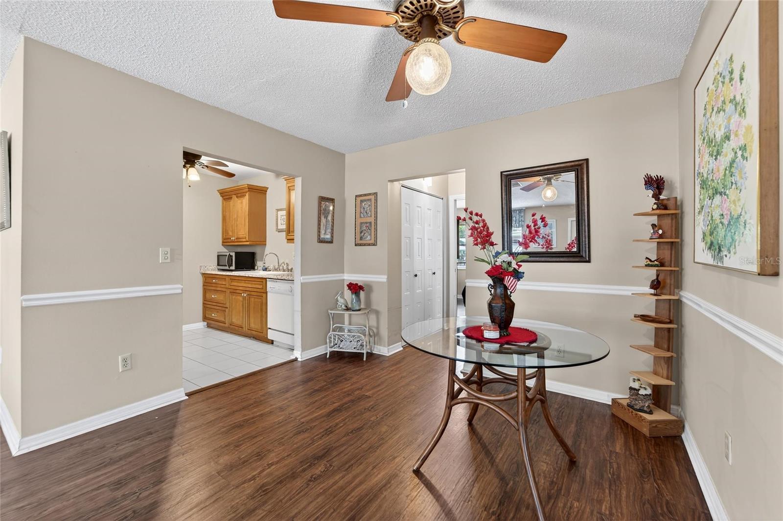 Image 11 of 35 For 408 Gloucester Boulevard 33
