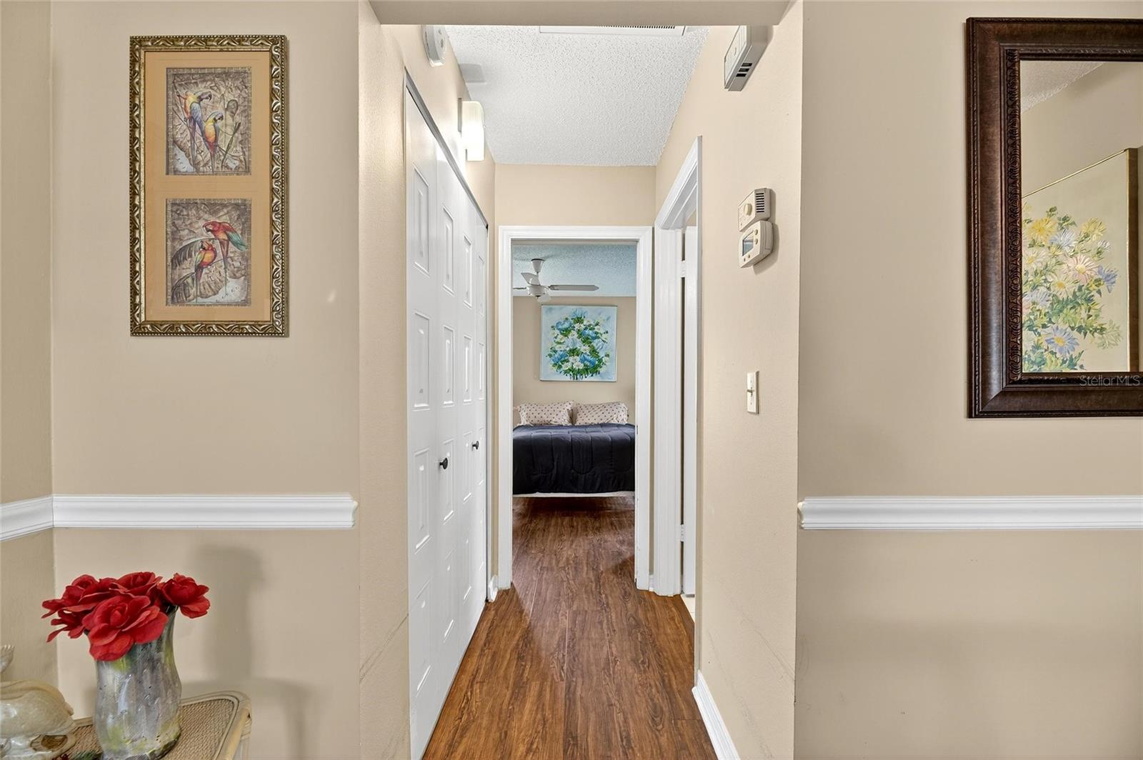 Image 17 of 35 For 408 Gloucester Boulevard 33