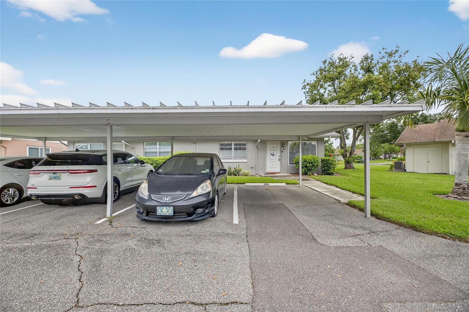 Image 2 of 35 For 408 Gloucester Boulevard 33