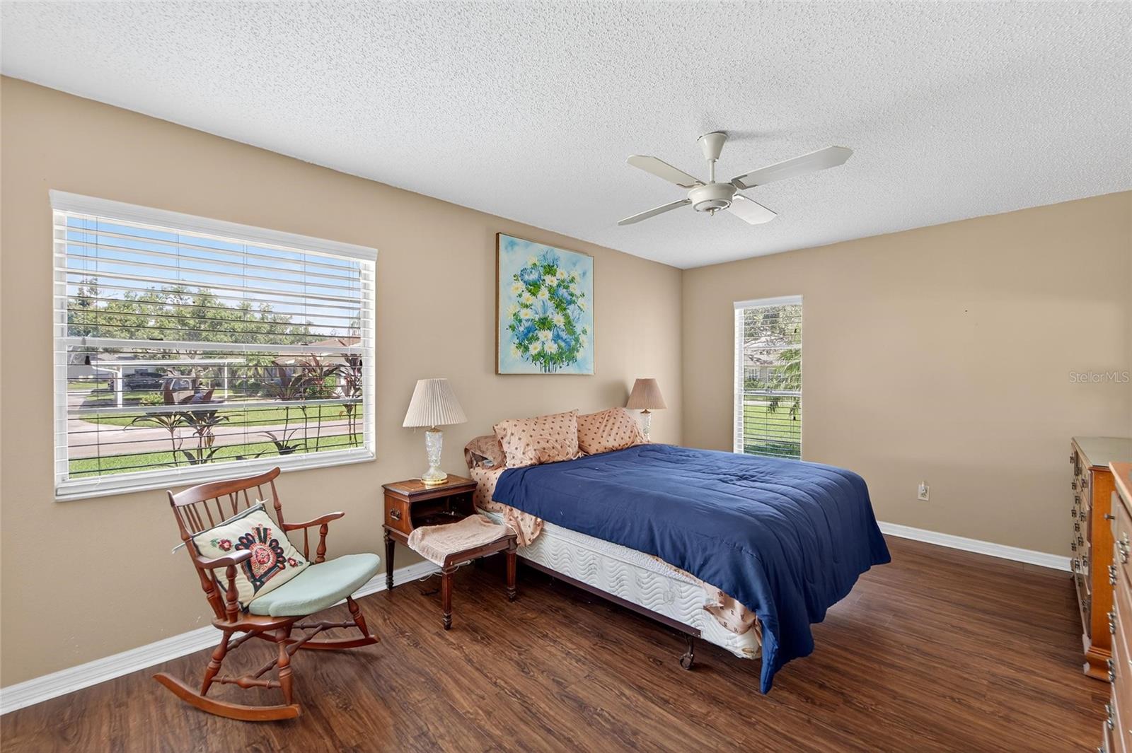 Image 20 of 35 For 408 Gloucester Boulevard 33