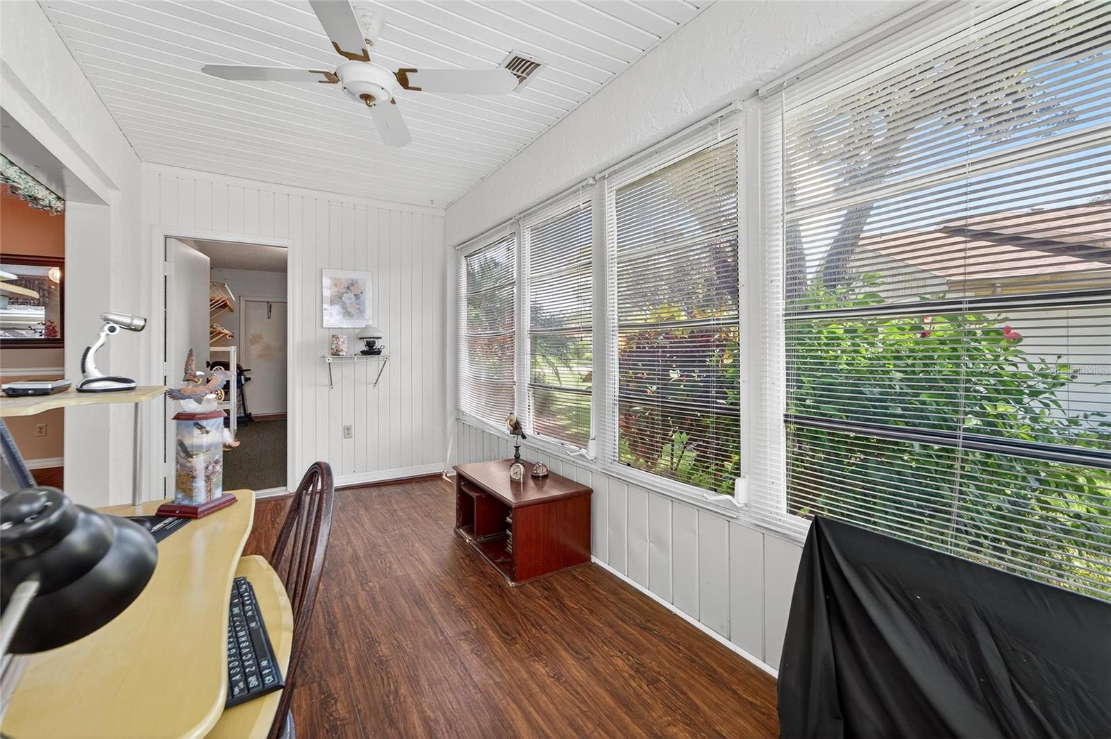 Image 26 of 35 For 408 Gloucester Boulevard 33