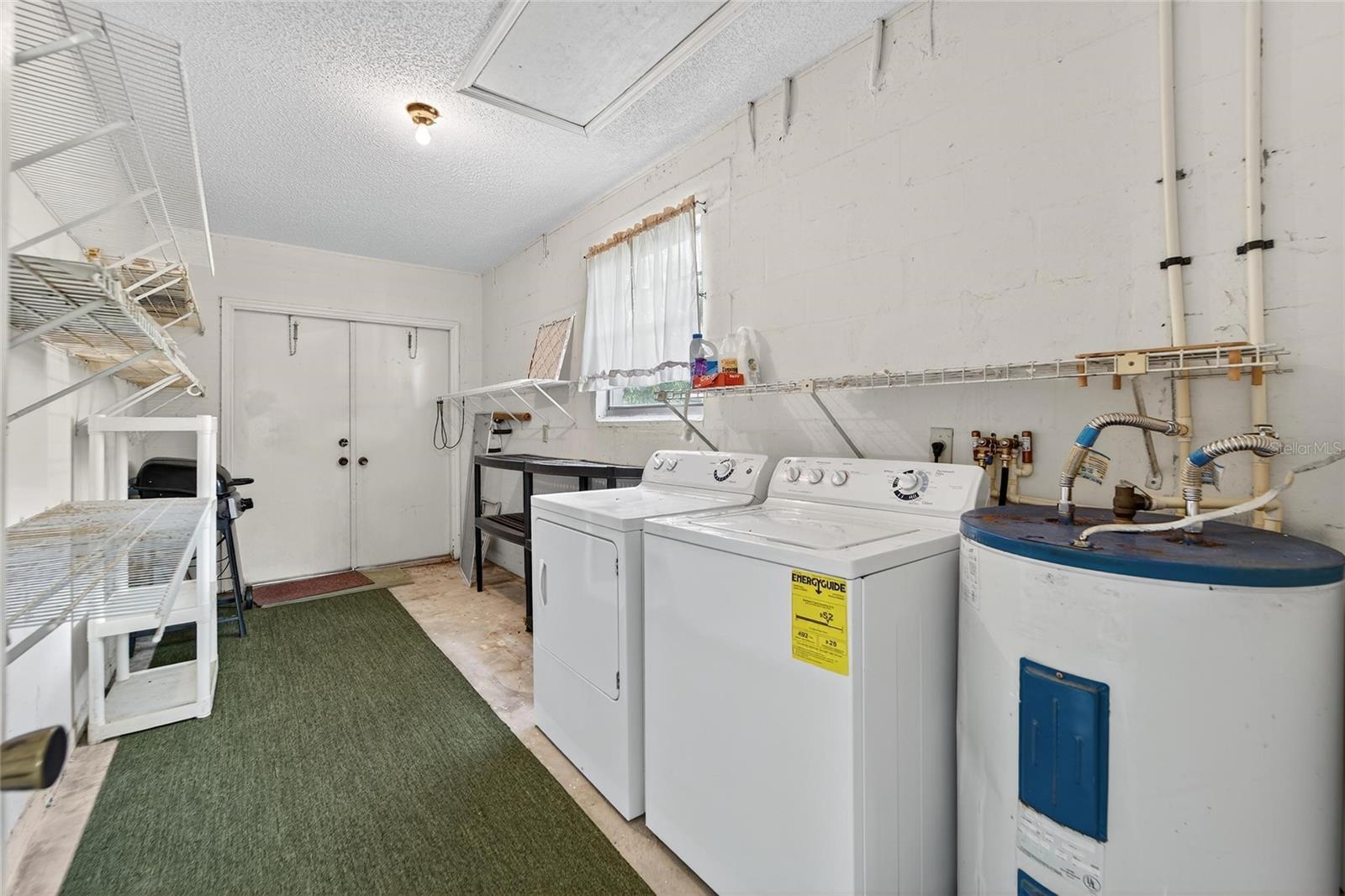 Image 27 of 35 For 408 Gloucester Boulevard 33