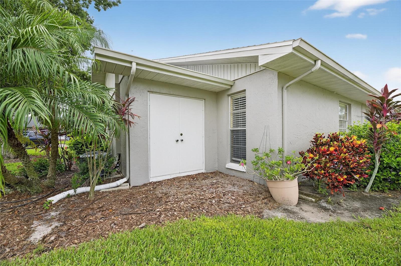 Image 29 of 35 For 408 Gloucester Boulevard 33