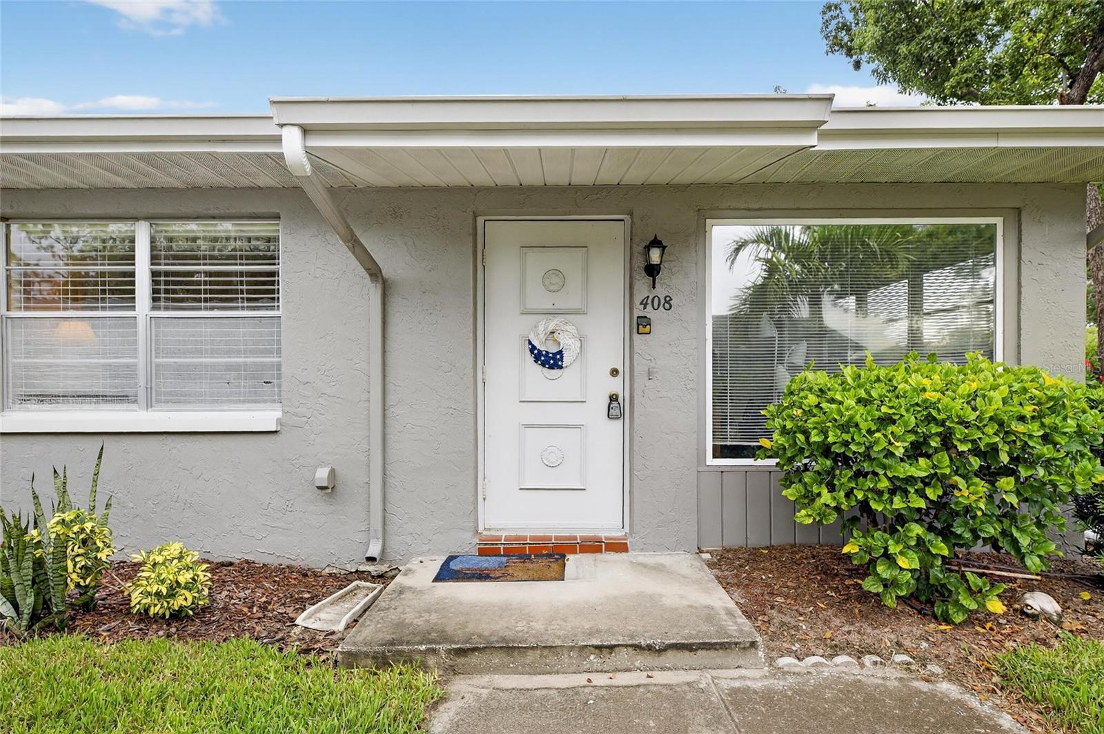 Image 3 of 35 For 408 Gloucester Boulevard 33