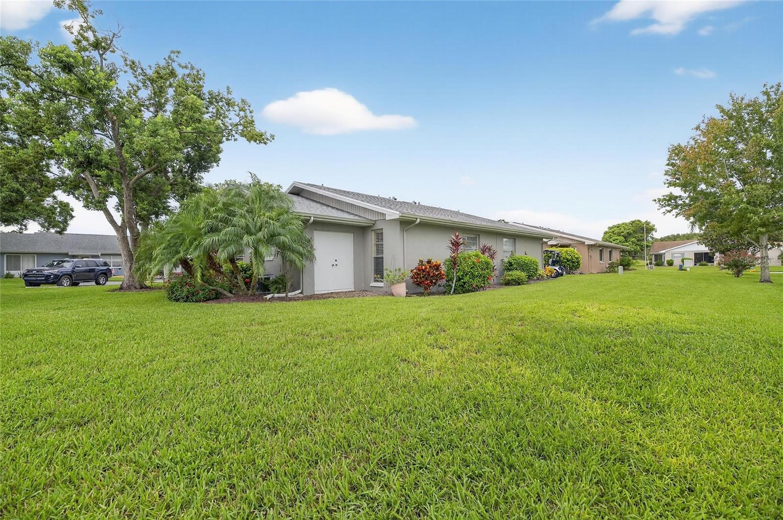 Image 30 of 35 For 408 Gloucester Boulevard 33