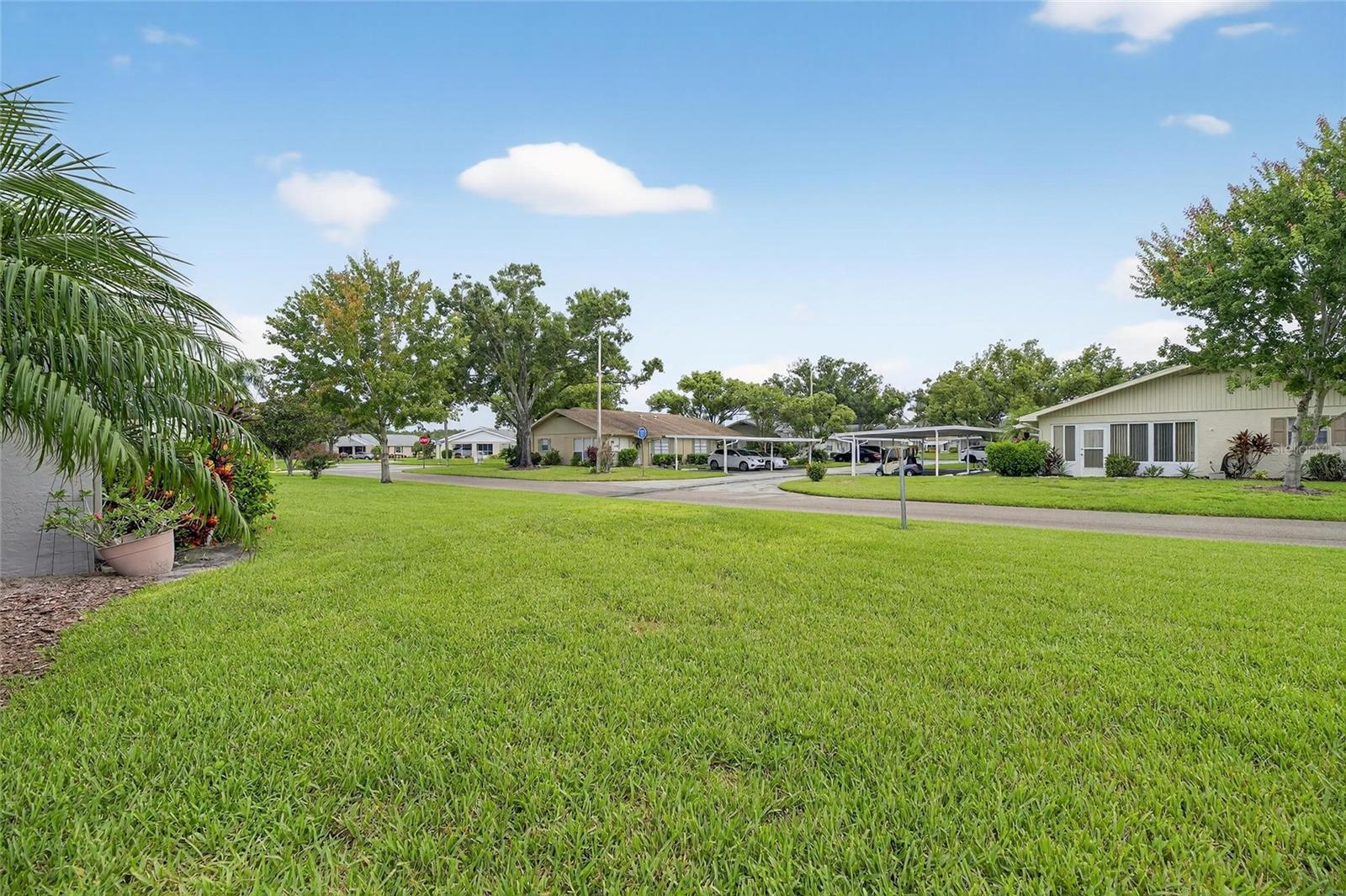 Image 31 of 35 For 408 Gloucester Boulevard 33