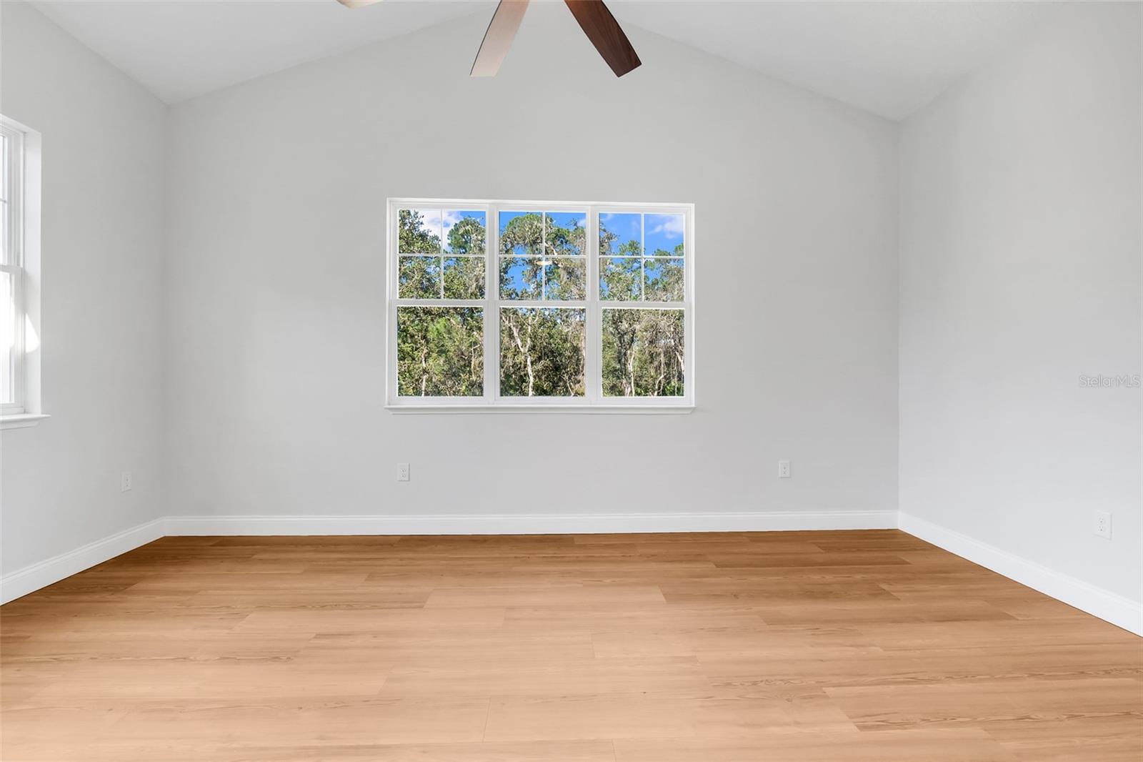 Image 18 of 55 For 39831 Greenbrier Street