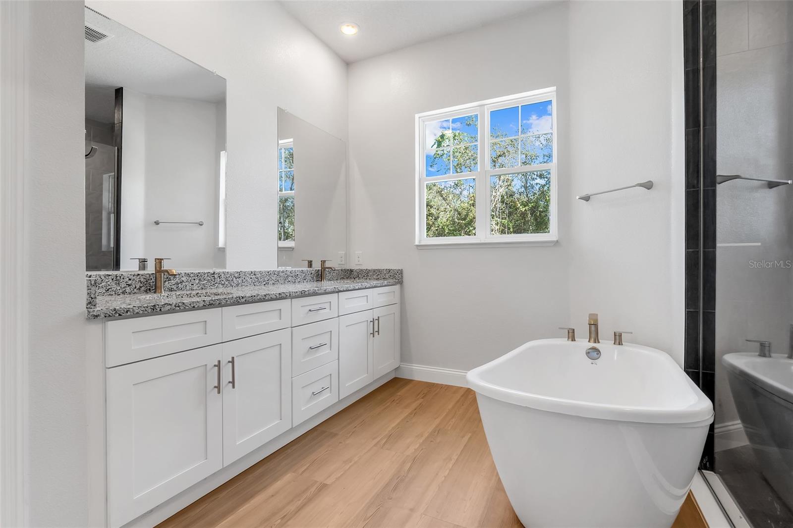 Image 19 of 55 For 39831 Greenbrier Street