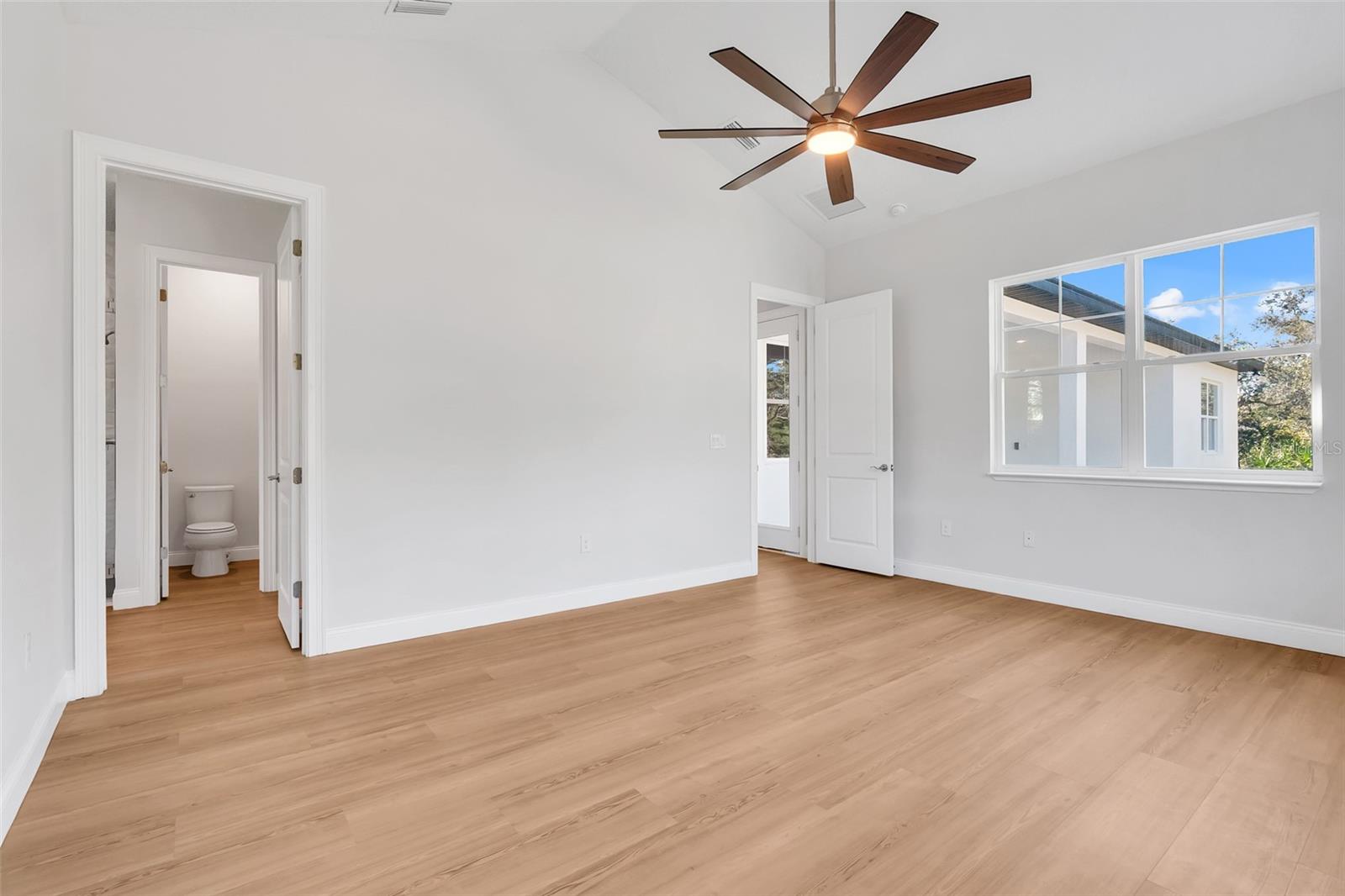 Image 5 of 55 For 39831 Greenbrier Street