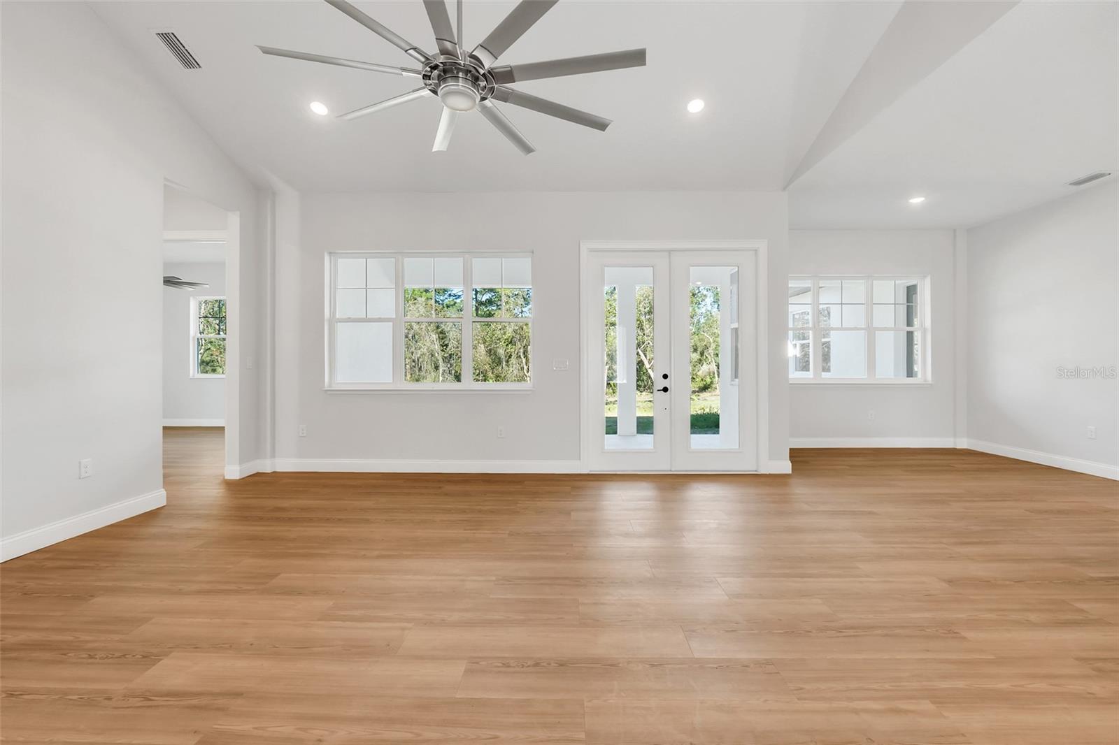 Image 8 of 55 For 39831 Greenbrier Street