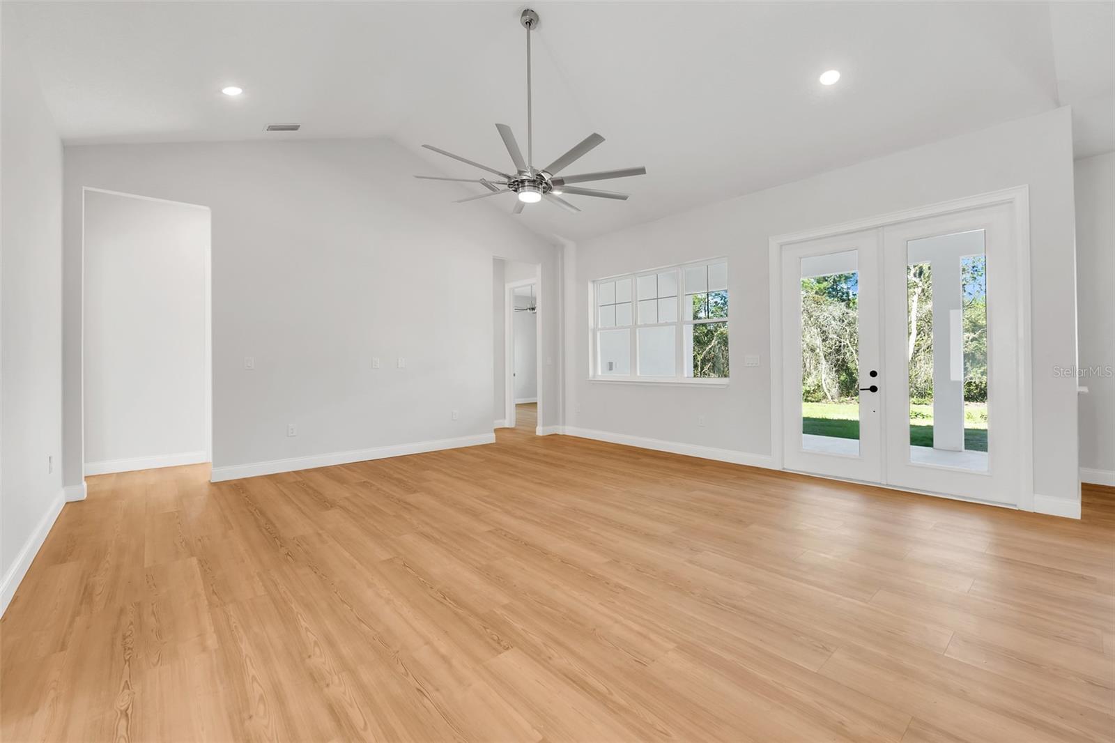Image 9 of 55 For 39831 Greenbrier Street