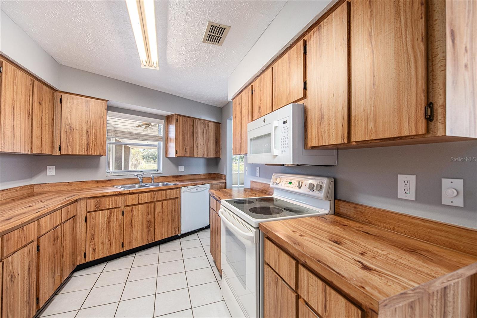 Image 12 of 36 For 5614 Tern Court