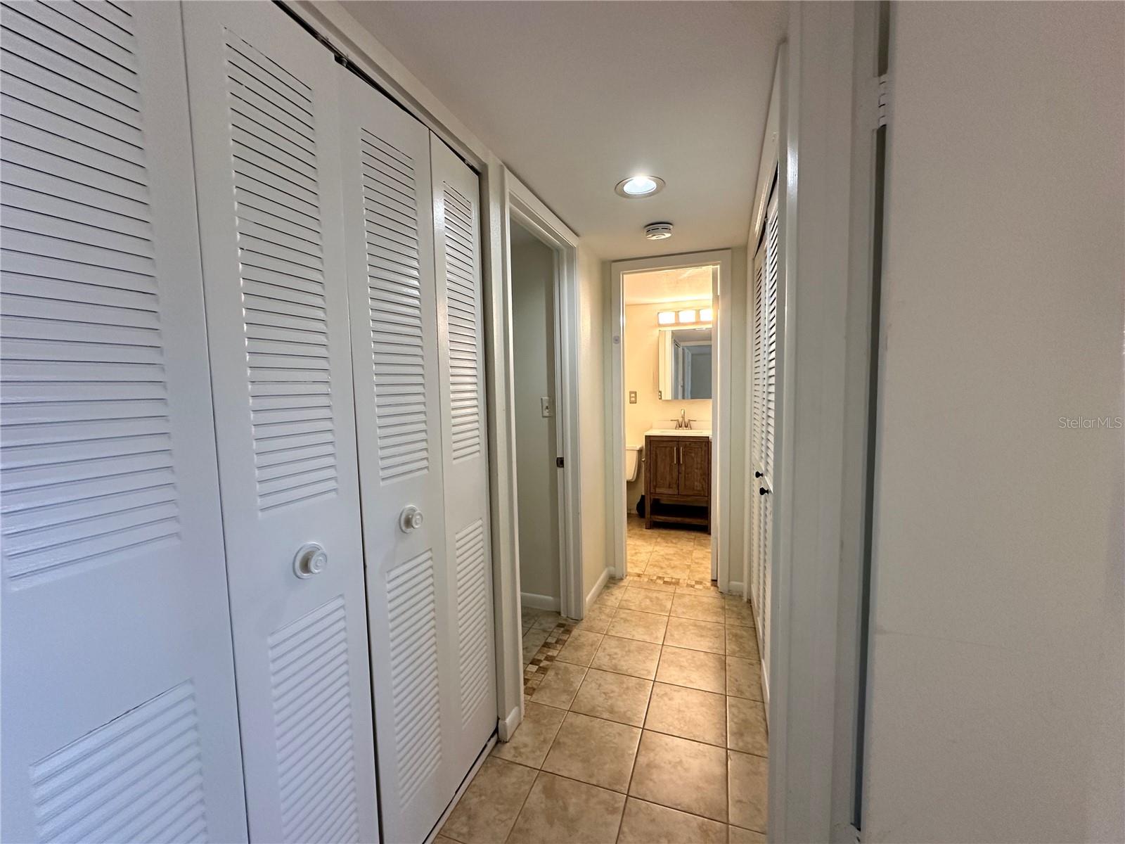 Image 15 of 39 For 860 Village Drive N 201