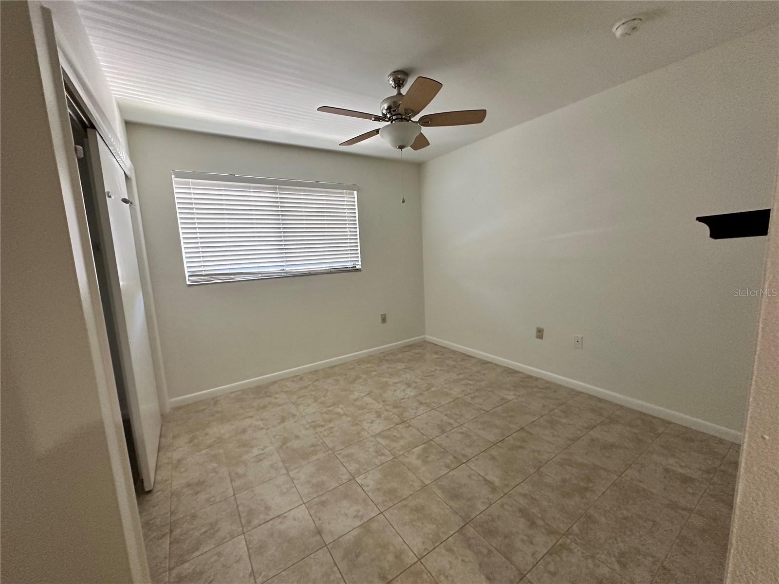 Image 16 of 39 For 860 Village Drive N 201