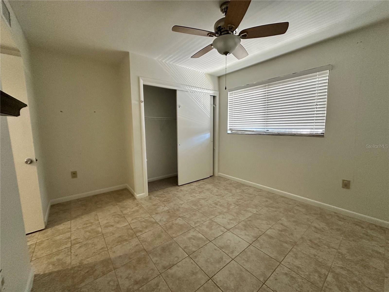 Image 17 of 39 For 860 Village Drive N 201