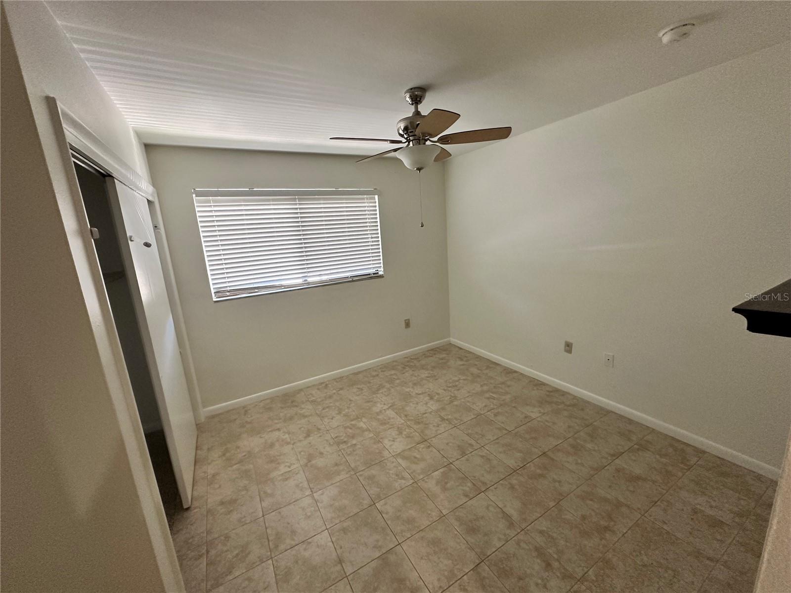 Image 18 of 39 For 860 Village Drive N 201