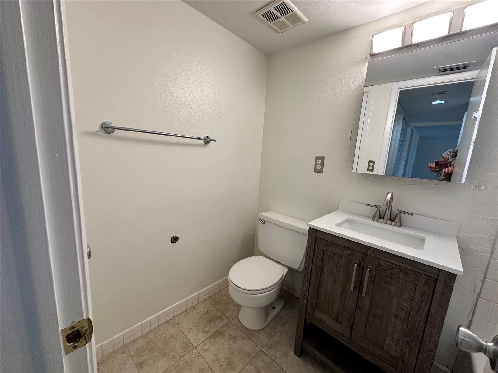 Image 20 of 39 For 860 Village Drive N 201