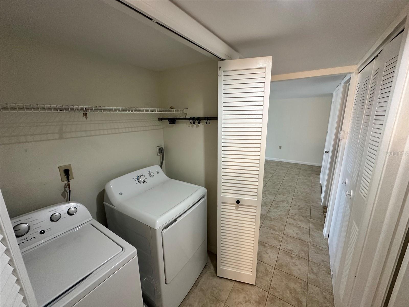 Image 21 of 39 For 860 Village Drive N 201