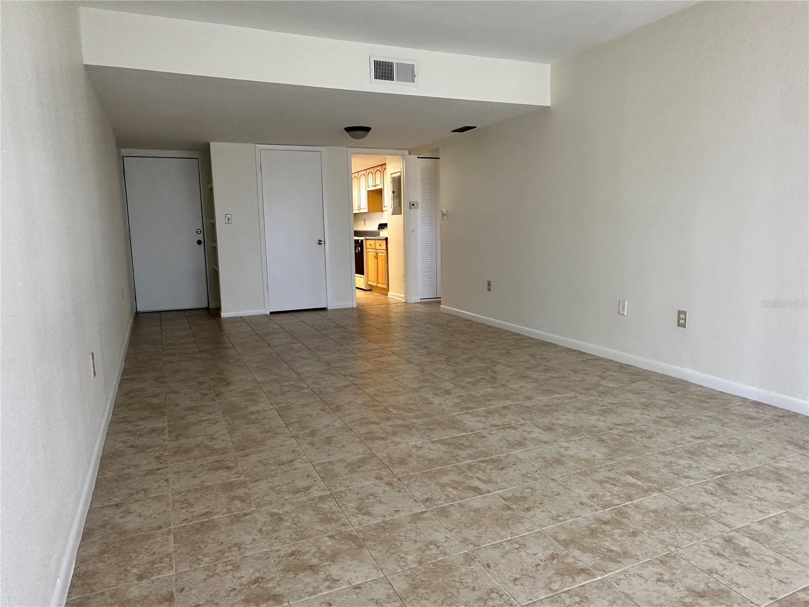 Image 22 of 39 For 860 Village Drive N 201