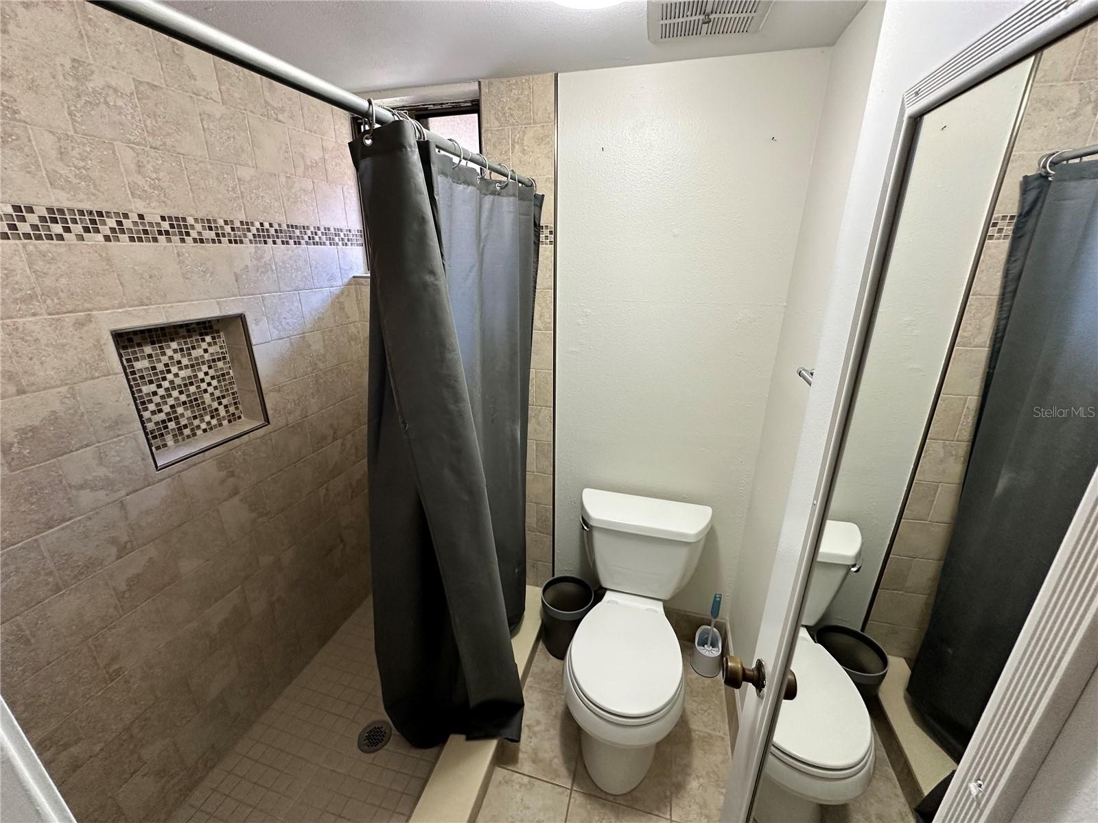 Image 24 of 39 For 860 Village Drive N 201