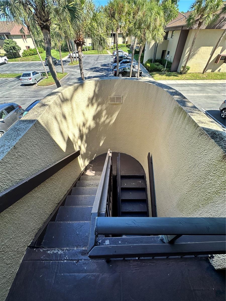 Image 27 of 39 For 860 Village Drive N 201