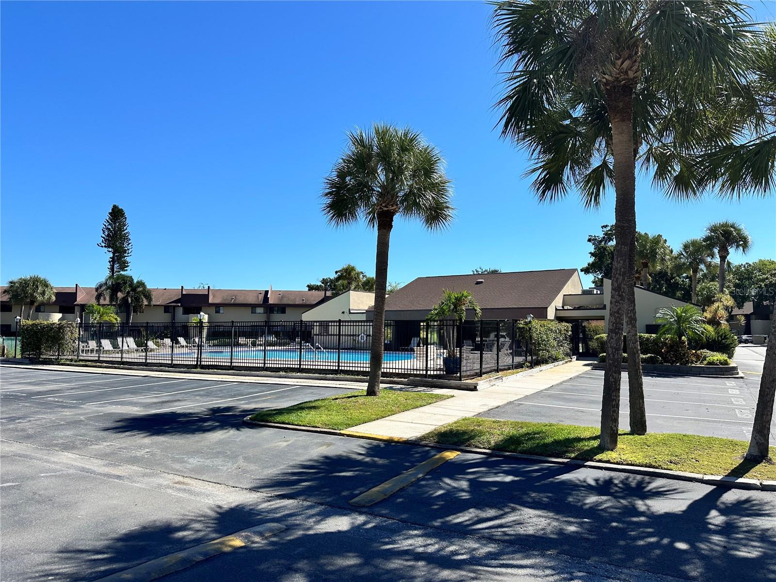 Image 30 of 39 For 860 Village Drive N 201