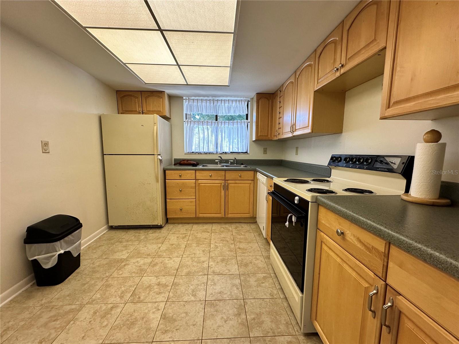 Image 4 of 39 For 860 Village Drive N 201