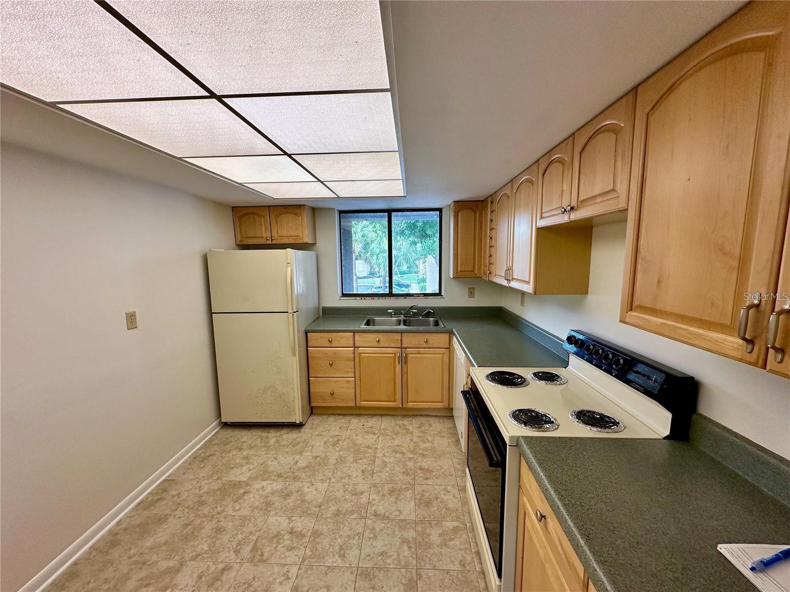 Image 5 of 39 For 860 Village Drive N 201