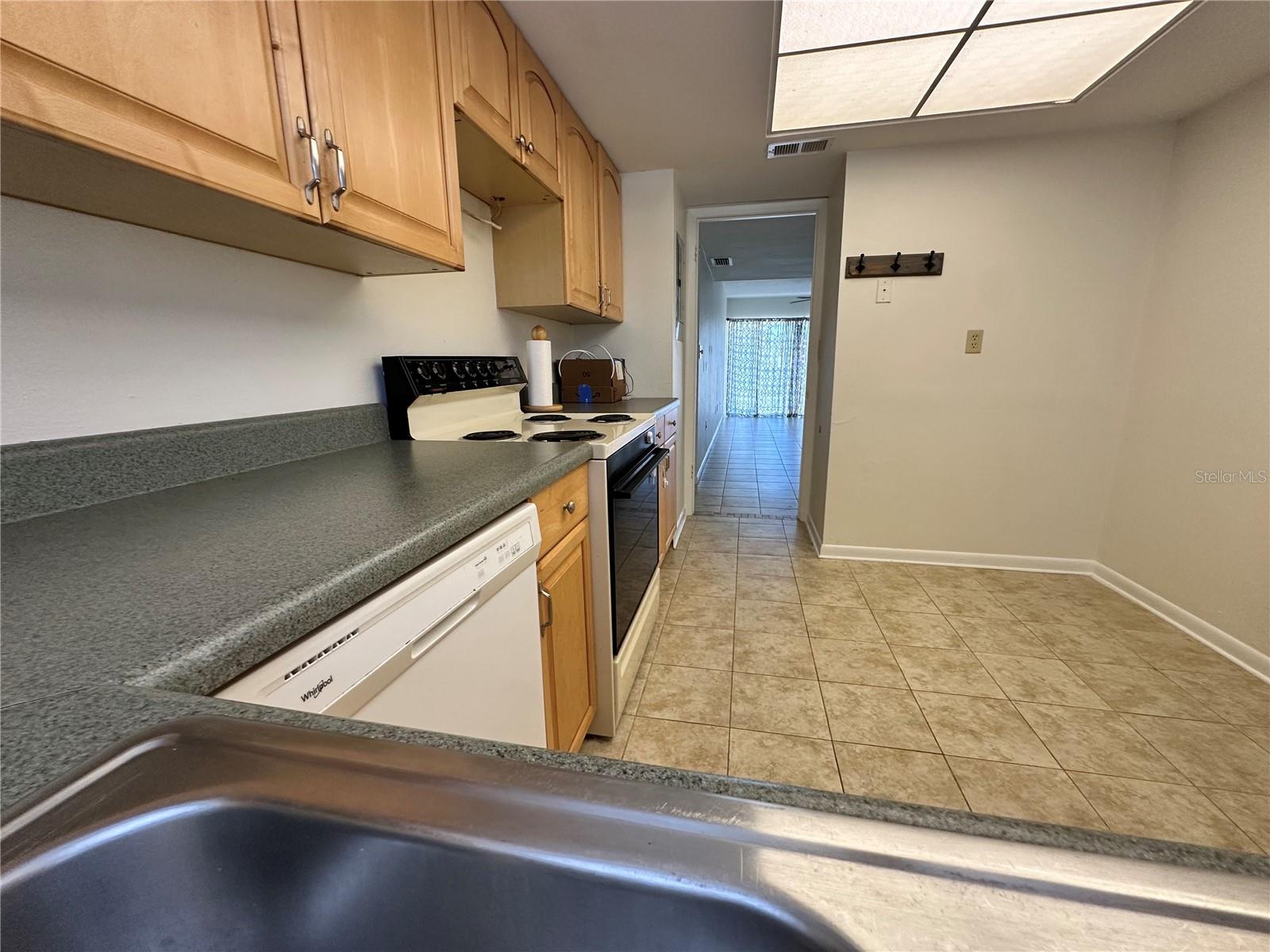 Image 6 of 39 For 860 Village Drive N 201