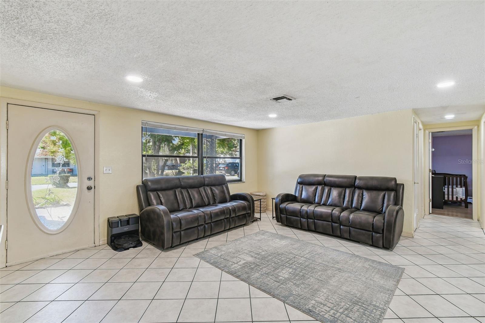 Listing photo id 8 for 12714 Mulberry Lane