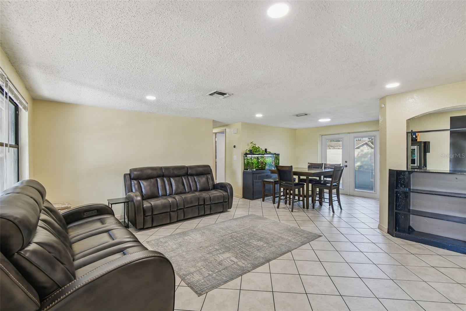 Listing photo id 9 for 12714 Mulberry Lane