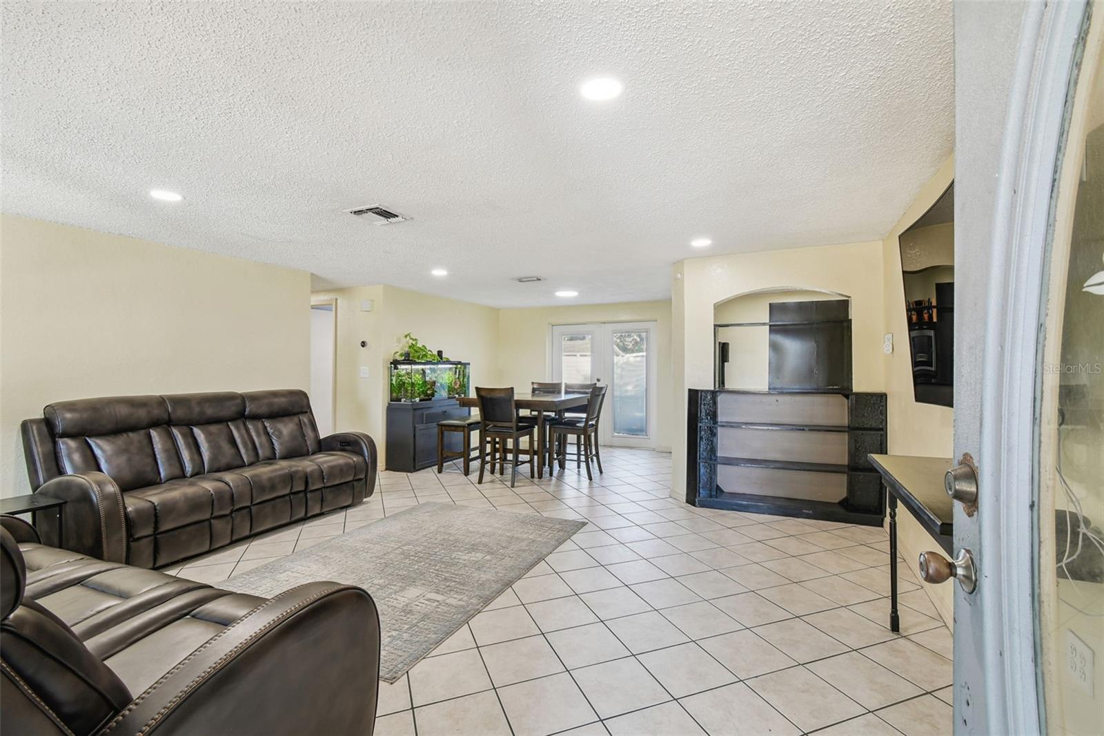 Listing photo id 10 for 12714 Mulberry Lane